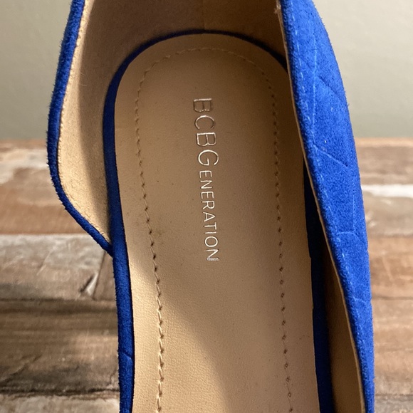 BCBG Haleigh Blue Croc Suede Pumps Size 8.5 - Picture 4 of 8